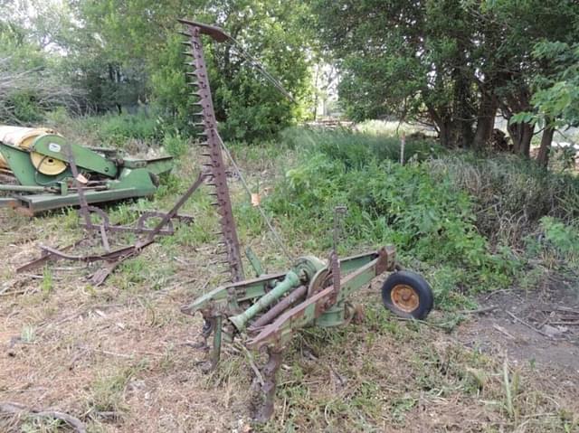 Image of John Deere 8 equipment image 1