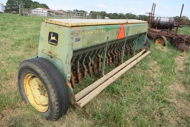 Image of John Deere 8000 equipment image 2