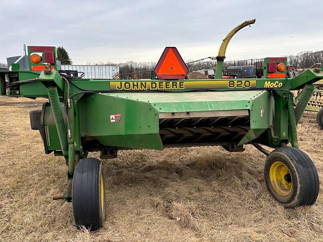 Image of John Deere 820 equipment image 1
