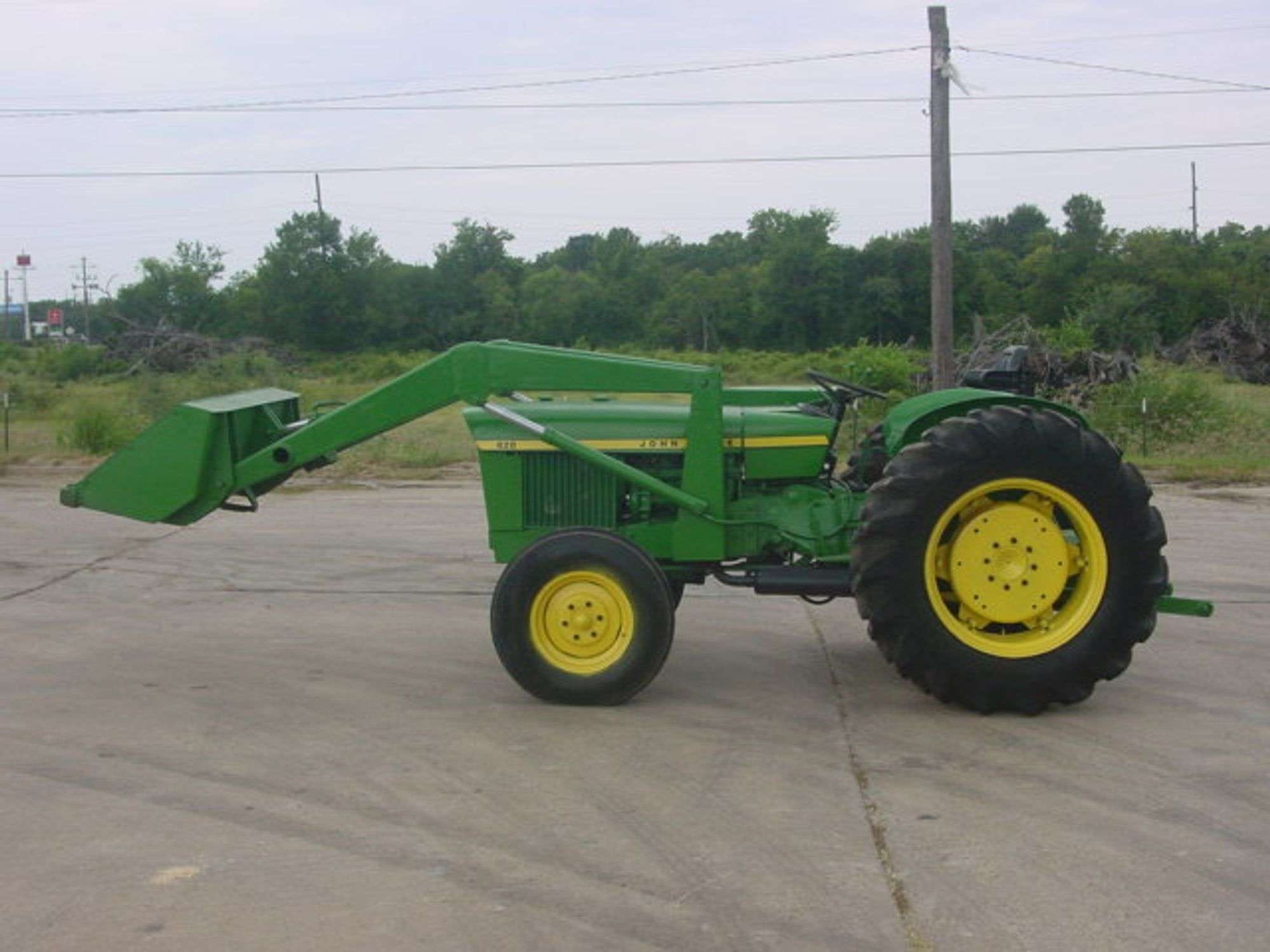 John Deere 820 Equipment Image0