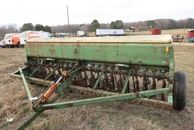Image of John Deere 8200 equipment image 1