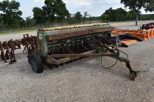 Image of John Deere 8200 equipment image 1