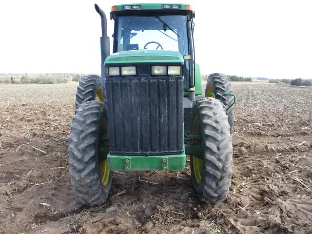 Image of John Deere 8200 equipment image 1