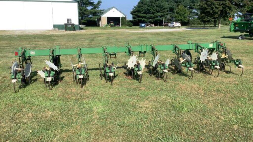 Image of John Deere 825 Image 1