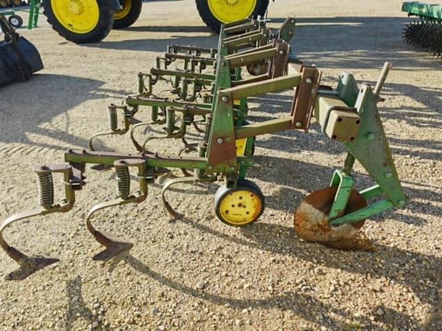 Image of John Deere 825 equipment image 2