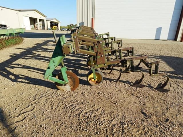 Image of John Deere 825 equipment image 1
