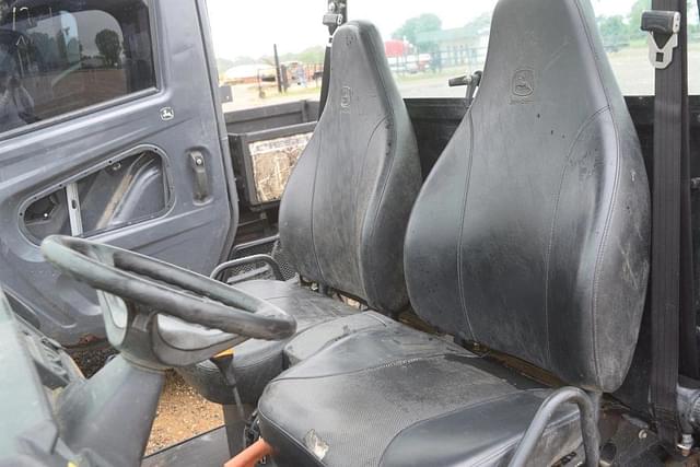 Image of John Deere Gator 825 equipment image 4