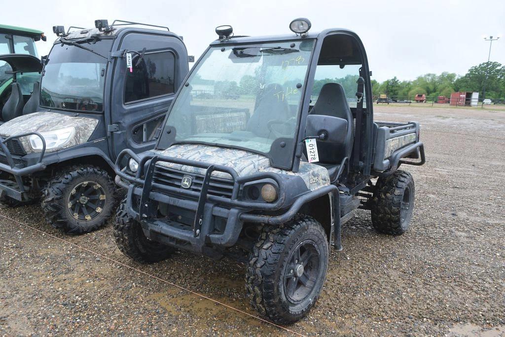 Image of John Deere Gator 825 Primary image