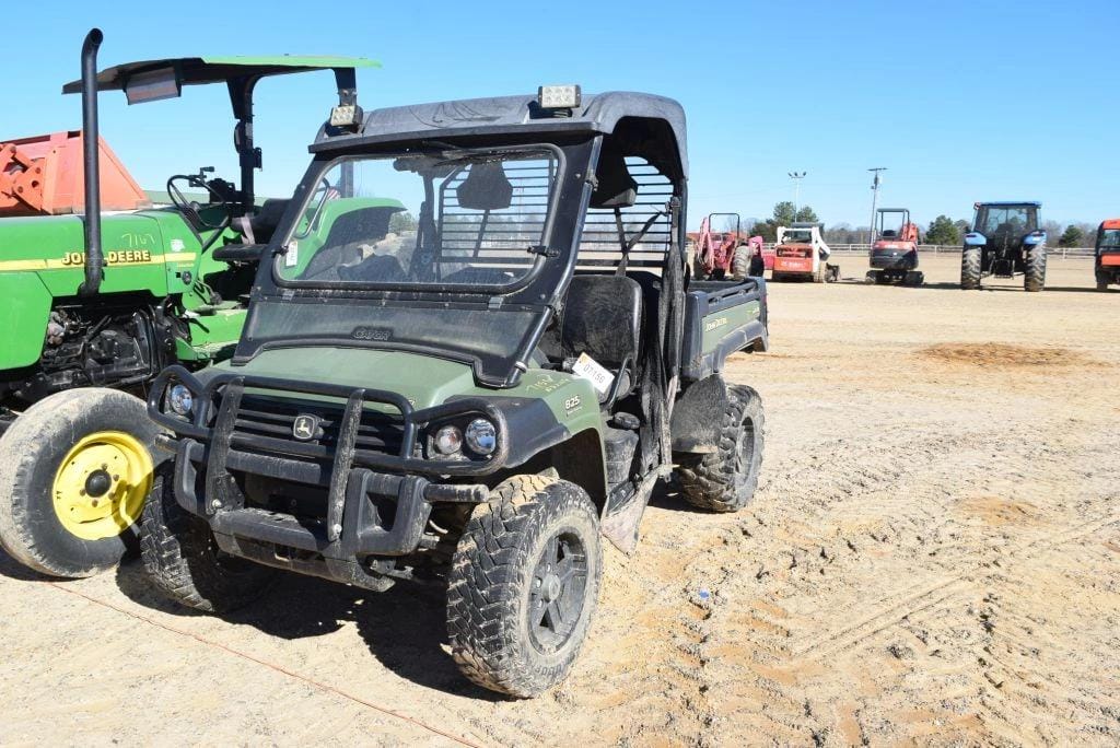 Main image John Deere Gator XUV 825i