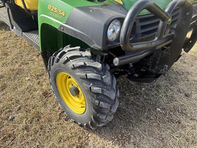 Image of John Deere Gator XUV 825i S4 equipment image 1