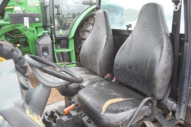Image of John Deere Gator XUV 825i equipment image 4