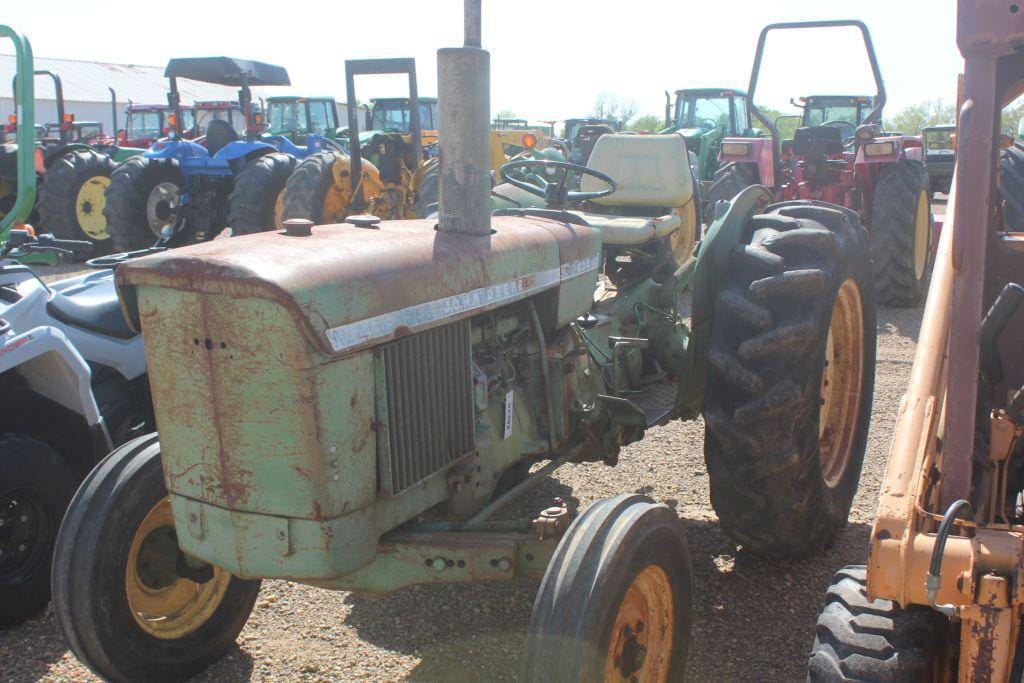 Main image John Deere 830