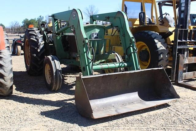 Image of John Deere 830 equipment image 3