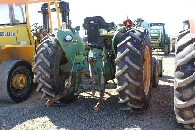 Image of John Deere 830 equipment image 2