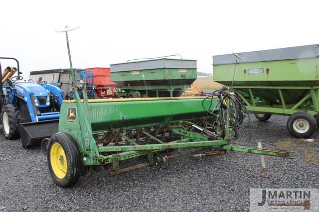 Image of John Deere 8300 equipment image 1