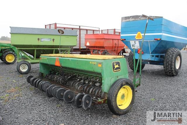 Image of John Deere 8300 equipment image 2