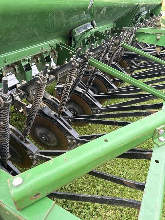 Image of John Deere 8300 equipment image 4