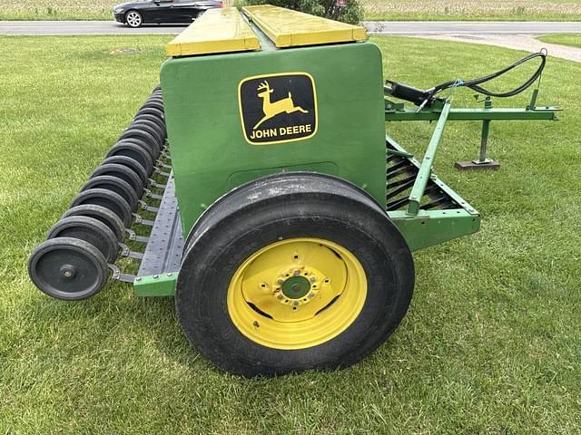 Image of John Deere 8300 equipment image 3