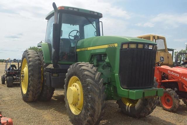 Image of John Deere 8300 equipment image 3