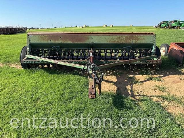 Image of John Deere 8300 equipment image 1