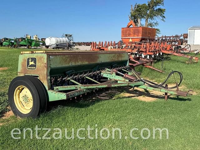 Image of John Deere 8300 equipment image 2