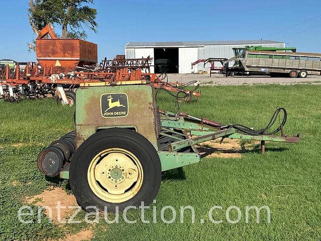 Image of John Deere 8300 equipment image 3