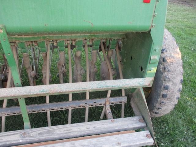 Image of John Deere 8300 equipment image 2