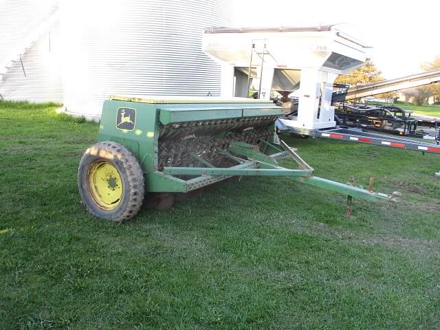 Image of John Deere 8300 equipment image 3