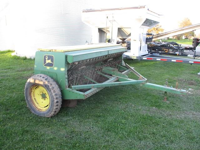 Image of John Deere 8300 equipment image 1