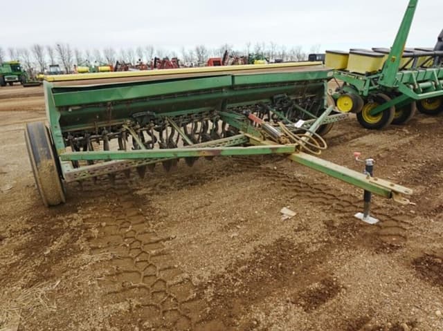 Image of John Deere 8300 equipment image 1