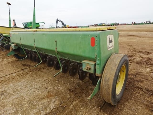 Image of John Deere 8300 equipment image 2