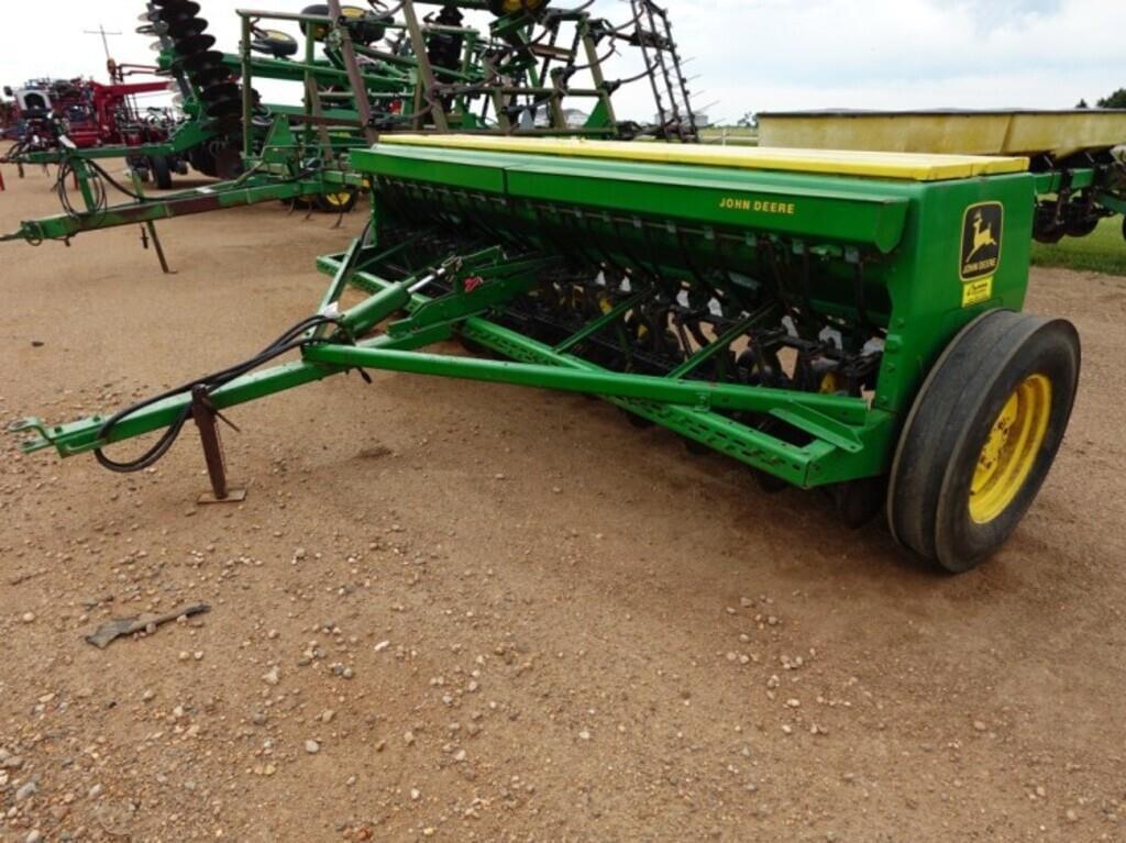 Image of John Deere 8300 Primary image