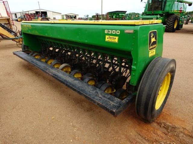 Image of John Deere 8300 equipment image 2