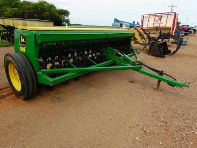 Image of John Deere 8300 equipment image 1