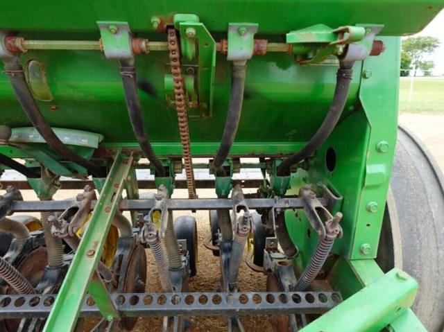 Image of John Deere 8300 equipment image 4