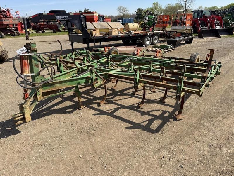 John Deere 8300 Equipment Image0