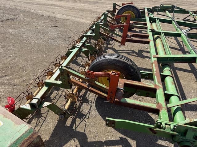 Image of John Deere 8300 equipment image 3