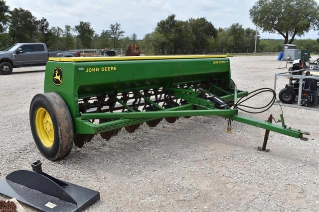 Image of John Deere 8300 equipment image 1