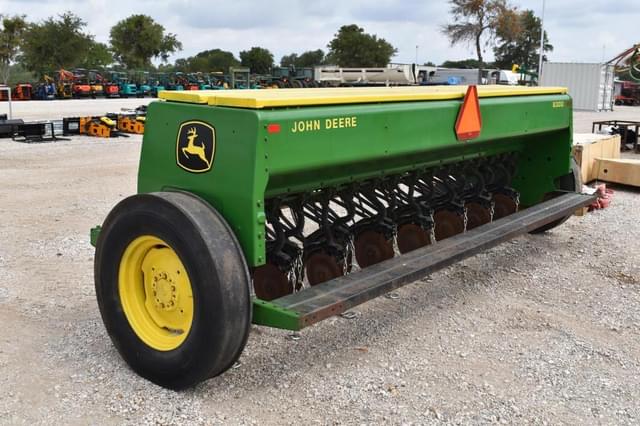 Image of John Deere 8300 equipment image 3