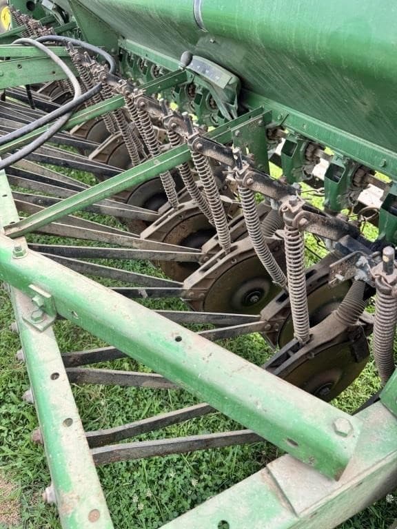 Image of John Deere 8300 equipment image 4