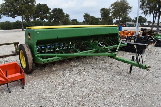 Image of John Deere 8300 equipment image 1