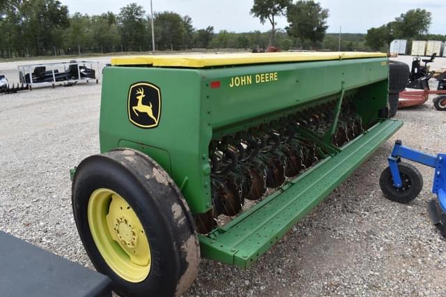 Image of John Deere 8300 equipment image 3