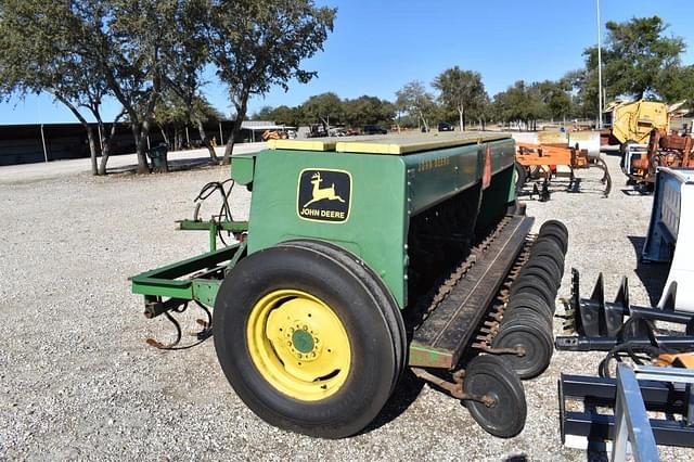 Image of John Deere 8300 equipment image 3