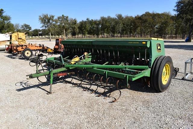 Image of John Deere 8300 equipment image 1