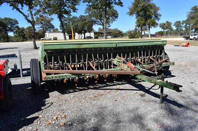 Image of John Deere 8300 equipment image 1