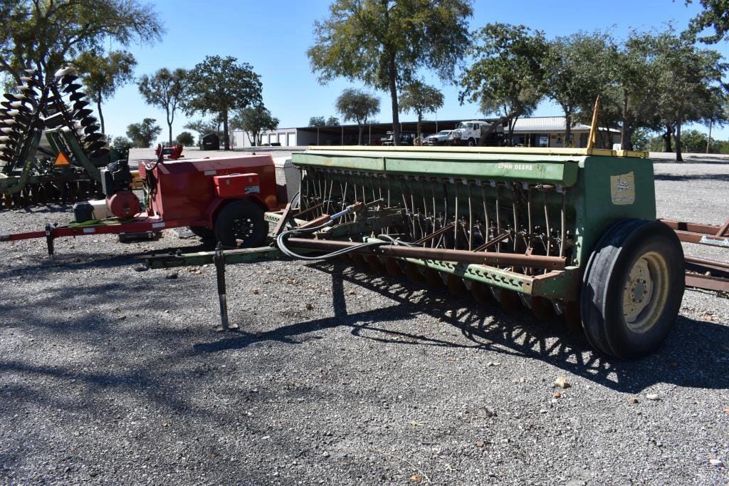John Deere 8300 Equipment Image0