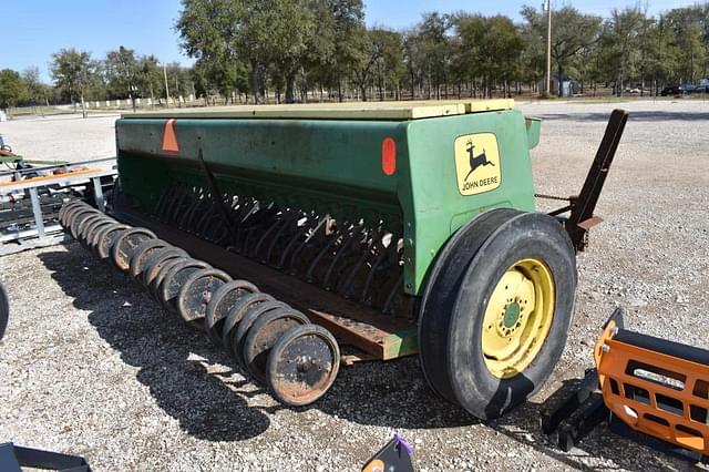 Image of John Deere 8300 equipment image 2