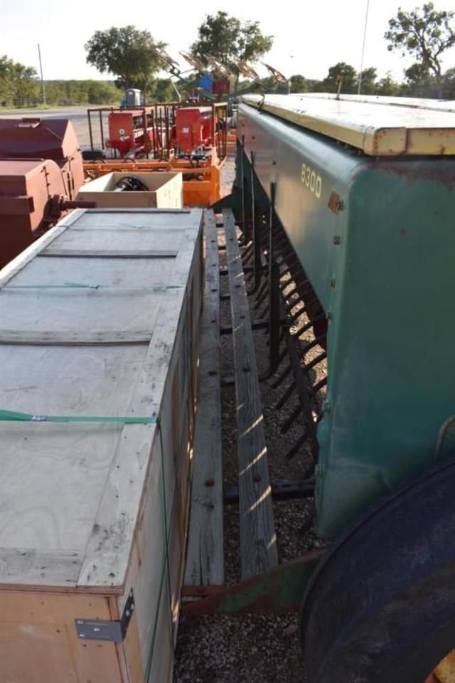 Image of John Deere 8300 equipment image 3