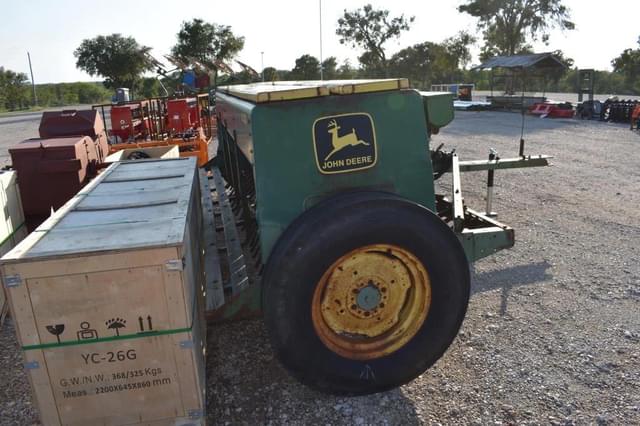 Image of John Deere 8300 equipment image 2