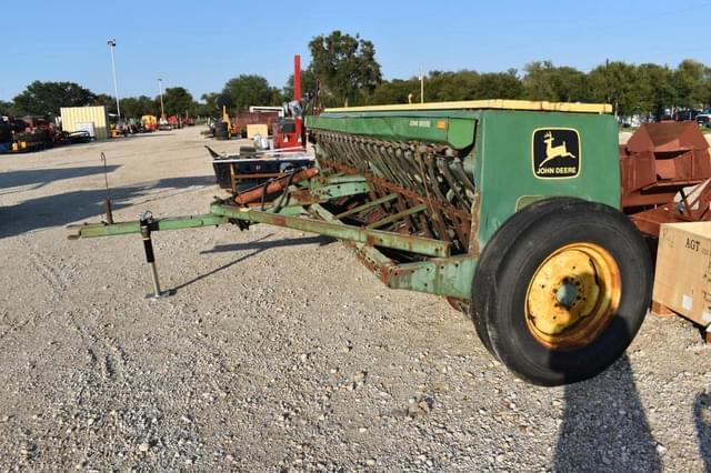 Image of John Deere 8300 equipment image 4